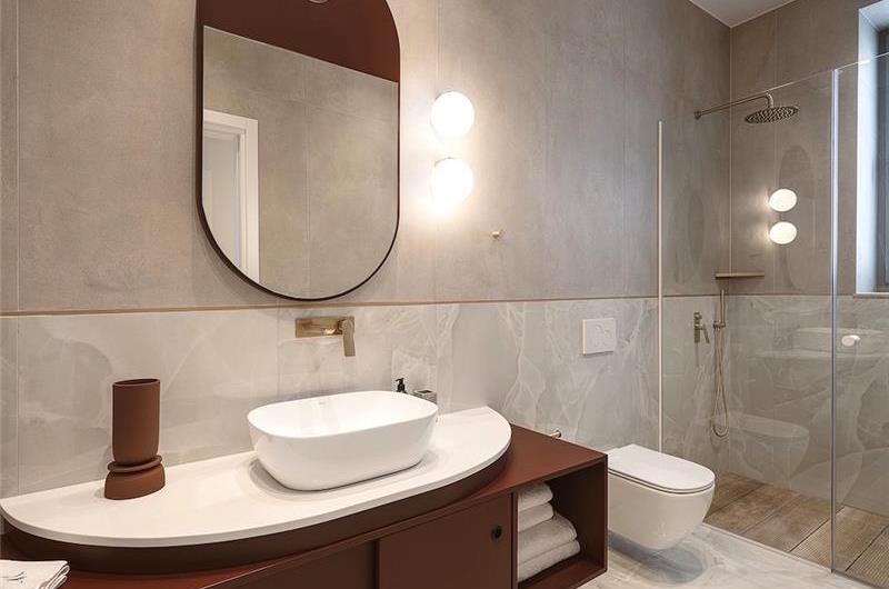 5 bedroom villa with indoor and outdoor pool in Chania town, sleeps 10