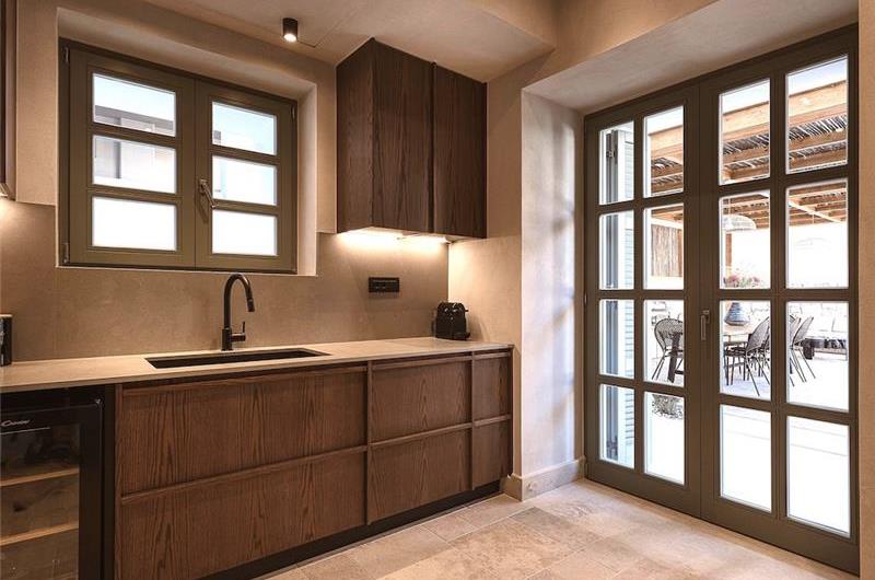 5 bedroom villa with indoor and outdoor pool in Chania town, sleeps 10