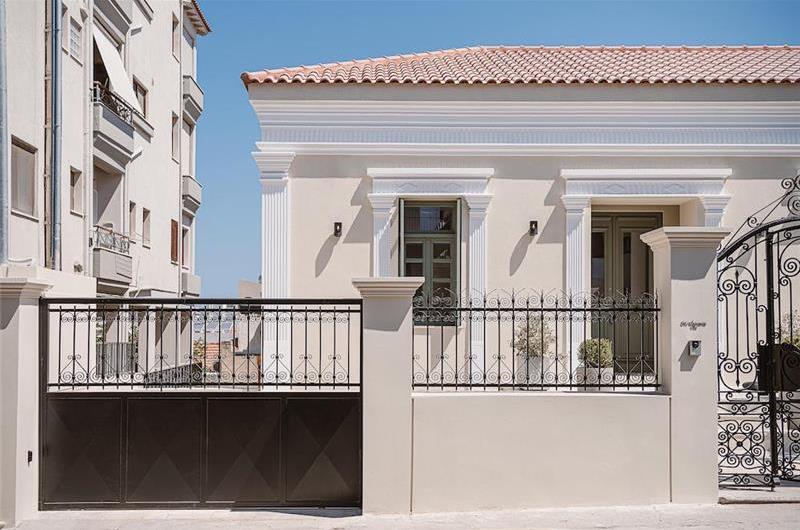 5 bedroom villa with indoor and outdoor pool in Chania town, sleeps 10