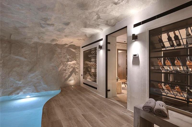 5 bedroom villa with indoor and outdoor pool in Chania town, sleeps 10