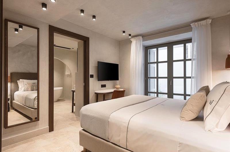 5 bedroom villa with indoor and outdoor pool in Chania town, sleeps 10