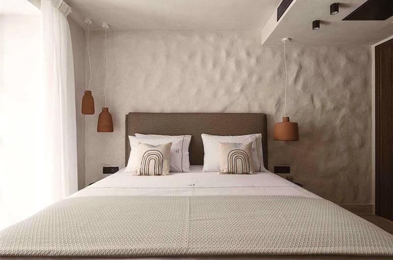 5 bedroom villa with indoor and outdoor pool in Chania town, sleeps 10