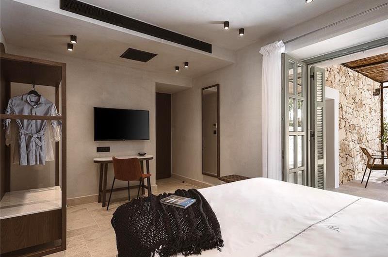 5 bedroom villa with indoor and outdoor pool in Chania town, sleeps 10