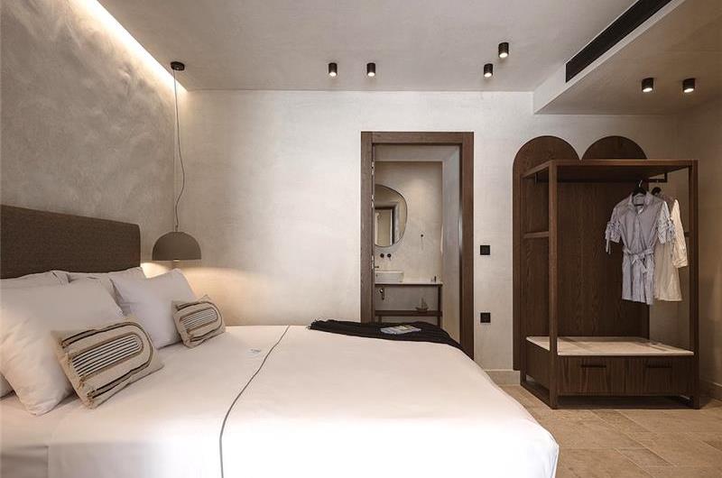 5 bedroom villa with indoor and outdoor pool in Chania town, sleeps 10