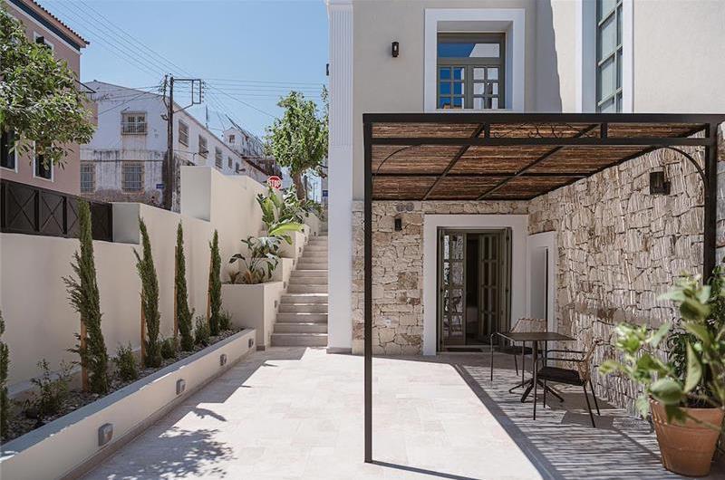 5 bedroom villa with indoor and outdoor pool in Chania town, sleeps 10