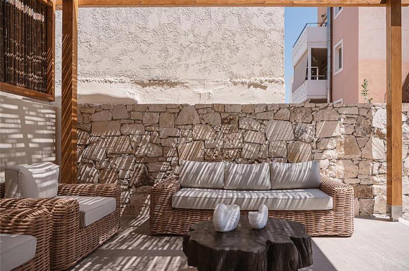 5 bedroom villa with indoor and outdoor pool in Chania town, sleeps 10
