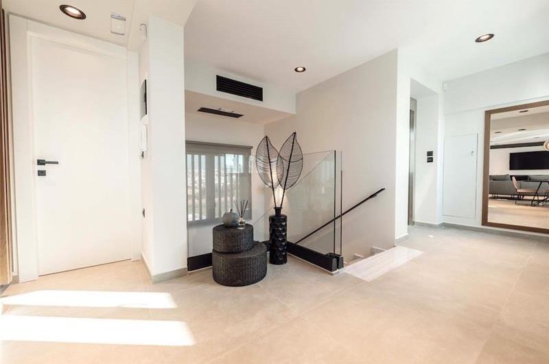3 bedroom penthouse apartment with pool in Chania town, sleeps 6