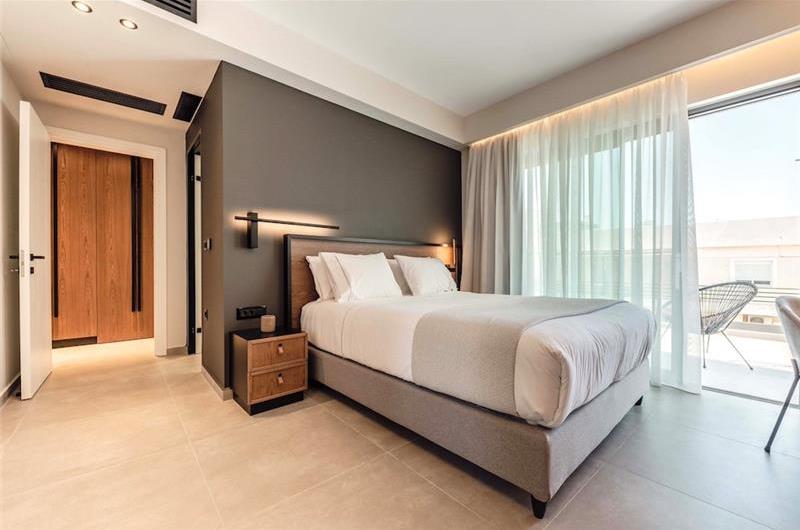 3 bedroom penthouse apartment with pool in Chania town, sleeps 6