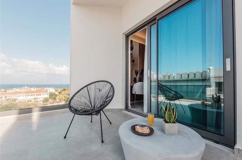3 bedroom penthouse apartment with pool in Chania town, sleeps 6
