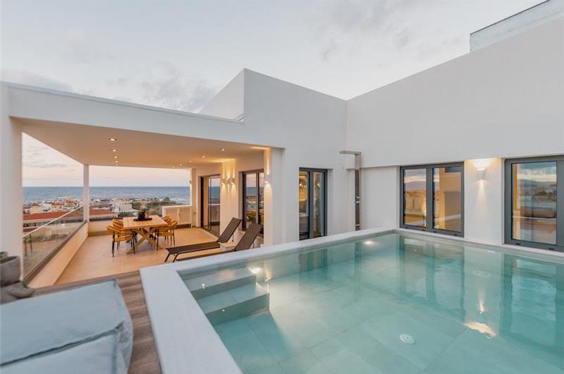 3 bedroom penthouse apartment with pool in Chania town, sleeps 6