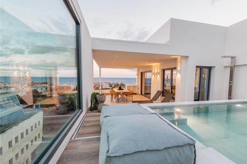 3 bedroom penthouse apartment with pool in Chania town, sleeps 6