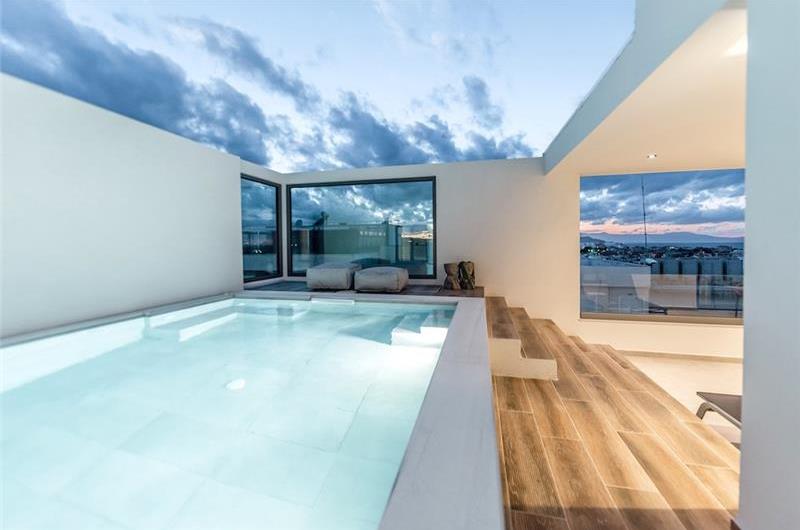 3 bedroom penthouse apartment with pool in Chania town, sleeps 6