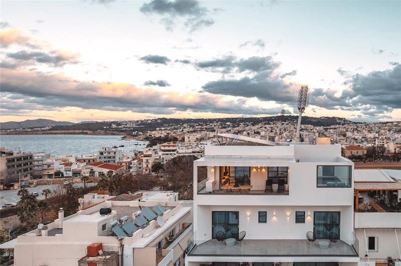 3 bedroom penthouse apartment with pool in Chania town, sleeps 6