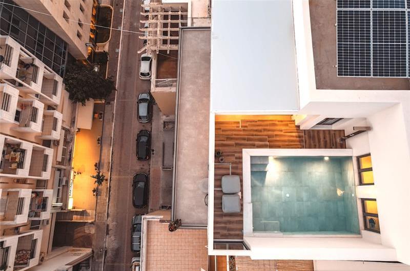 3 bedroom penthouse apartment with pool in Chania town, sleeps 6
