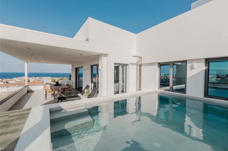 3 bedroom penthouse apartment with pool in Chania town, sleeps 6