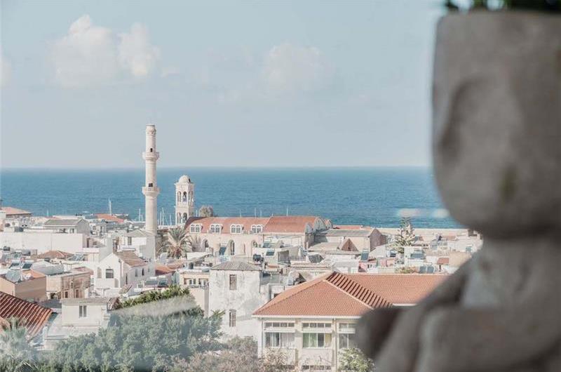 3 bedroom penthouse apartment with pool in Chania town, sleeps 6