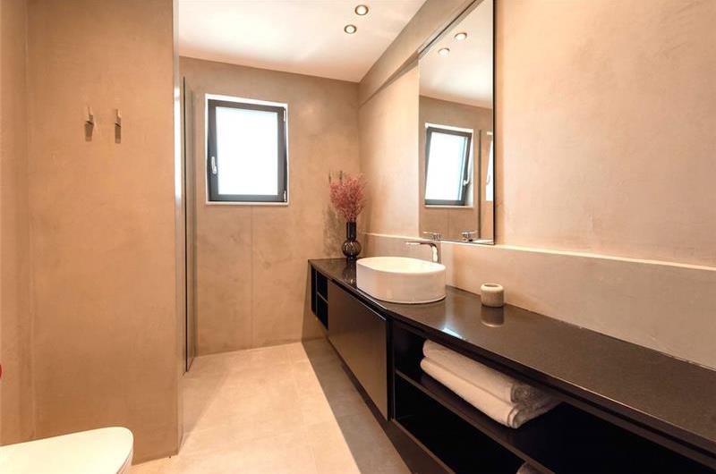 3 bedroom penthouse apartment with pool in Chania town, sleeps 6
