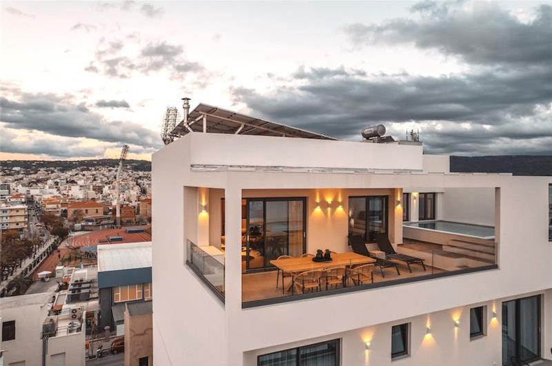 3 bedroom penthouse apartment with pool in Chania town, sleeps 6