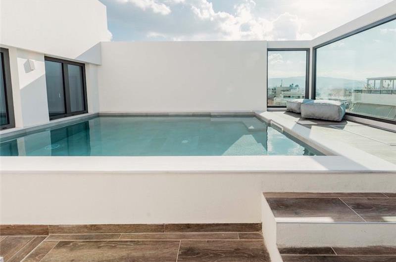 3 bedroom penthouse apartment with pool in Chania town, sleeps 6