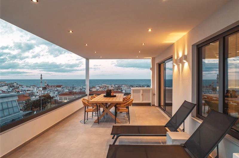 3 bedroom penthouse apartment with pool in Chania town, sleeps 6