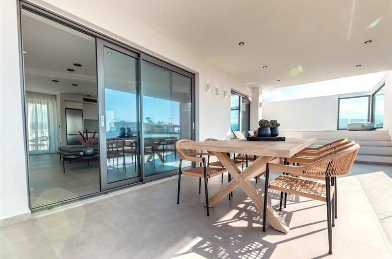 3 bedroom penthouse apartment with pool in Chania town, sleeps 6