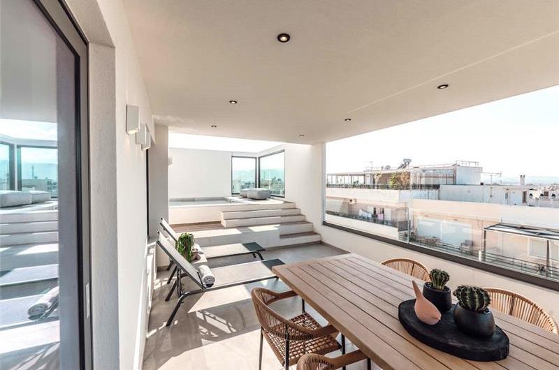 3 bedroom penthouse apartment with pool in Chania town, sleeps 6