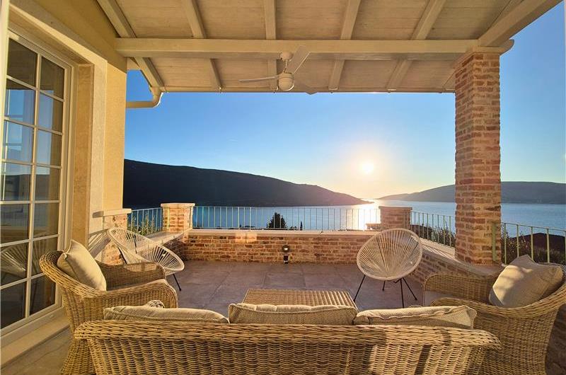 4 bedroom villa with pool and sea views, Kumbor, sleeps 8-10