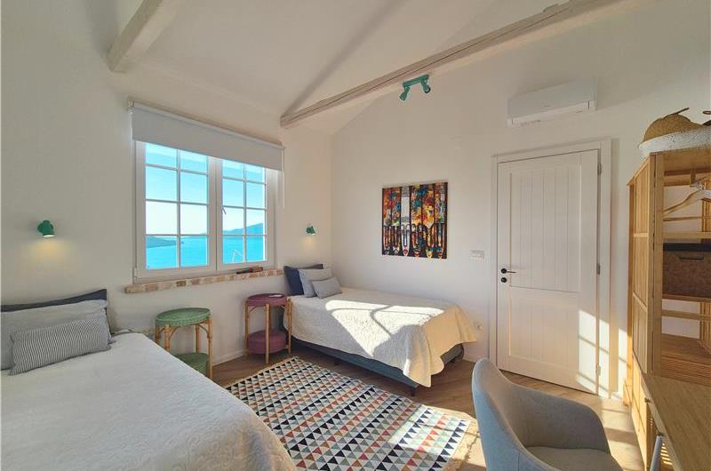 4 bedroom villa with pool and sea views, Kumbor, sleeps 8-10