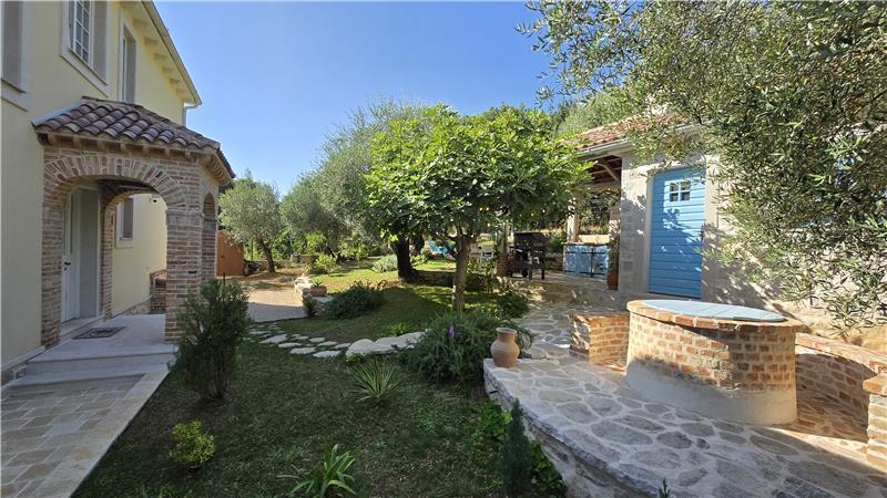 4 bedroom villa with pool and sea views, Kumbor, sleeps 8-10