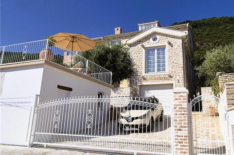 4 bedroom villa with pool and sea views, Kumbor, sleeps 8-10