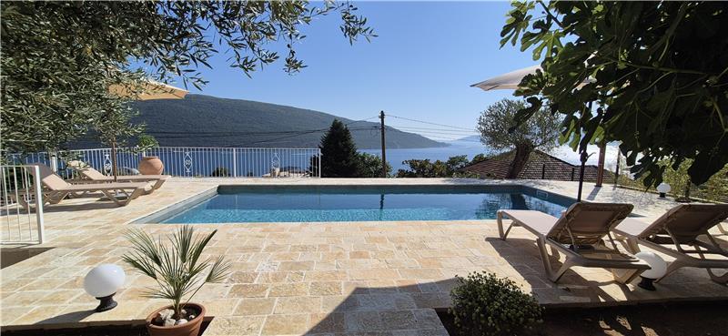 4 bedroom villa with pool and sea views, Kumbor, sleeps 8-10