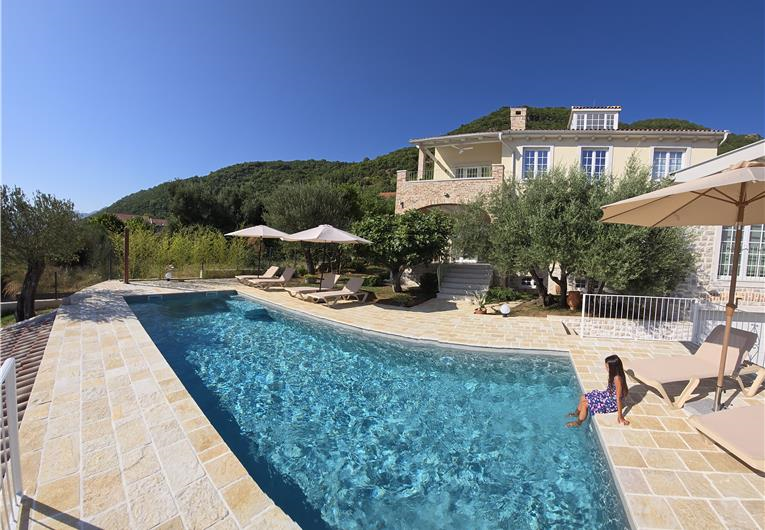 4 bedroom villa with pool and sea views, Kumbor, sleeps 8-10