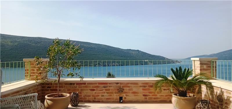 4 bedroom villa with pool and sea views, Kumbor, sleeps 8-10