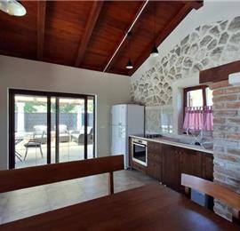2 bedroom villa with heated pool & tennis court near Zadar, sleeps 4