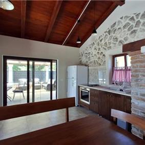 2 bedroom villa with heated pool & tennis court near Zadar, sleeps 4