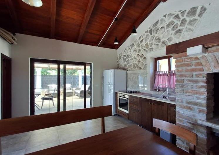 2 bedroom villa with heated pool & tennis court near Zadar, sleeps 4