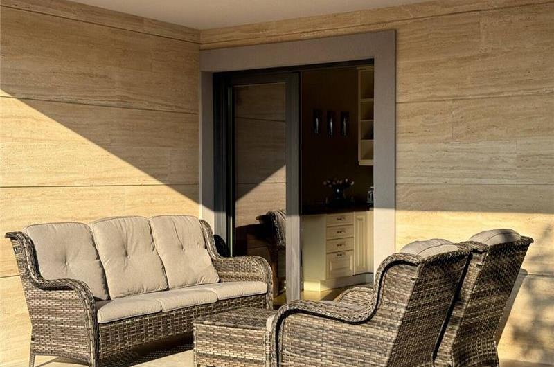 2 bedroom villa with heated pool & tennis court near Zadar, sleeps 4