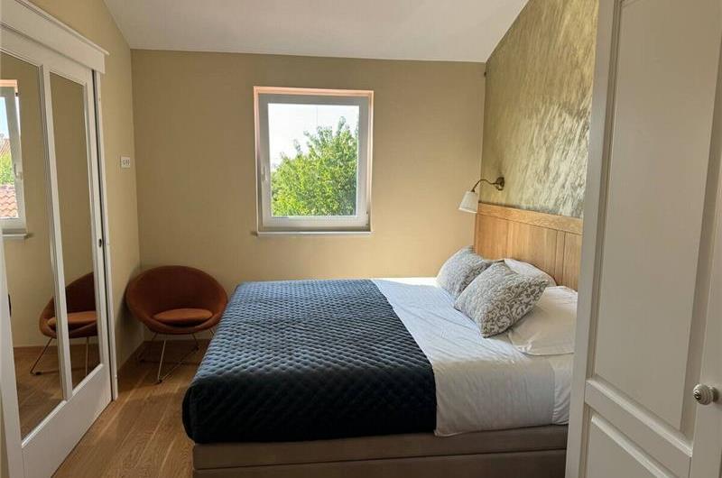 2 bedroom villa with heated pool & tennis court near Zadar, sleeps 4