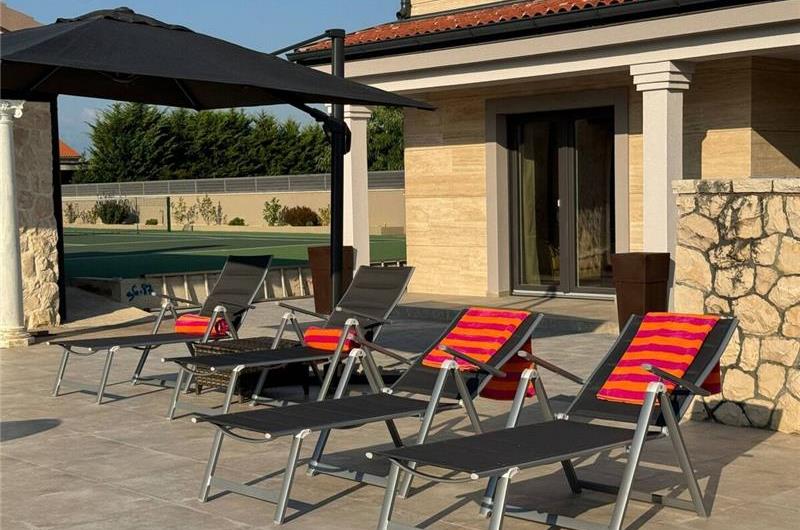 2 bedroom villa with heated pool & tennis court near Zadar, sleeps 4