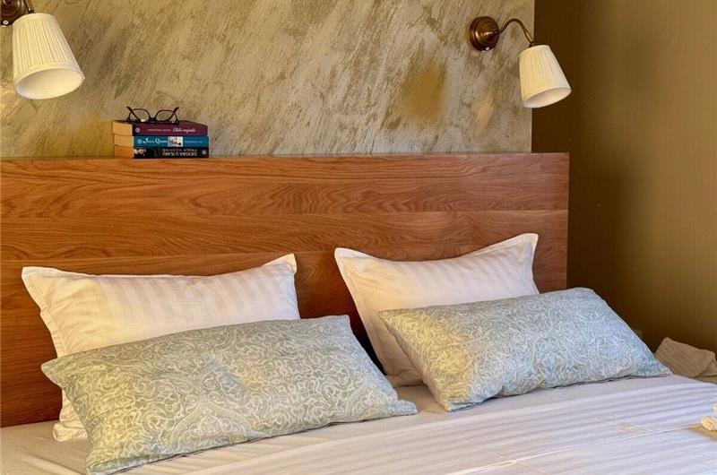 2 bedroom villa with heated pool & tennis court near Zadar, sleeps 4