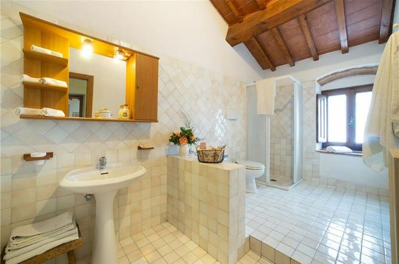 A selection of 2-3 bedroom apartments with shared pool near Florence, Sleeps 4-6