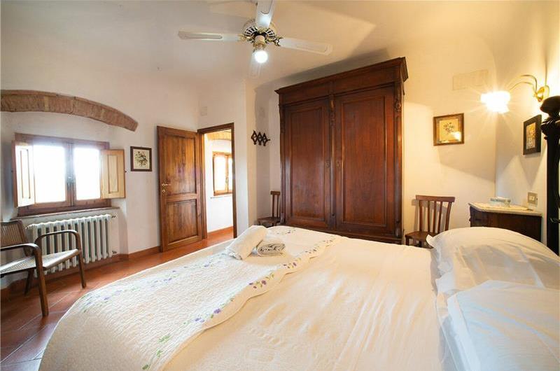 A selection of 2-3 bedroom apartments with shared pool near Florence, Sleeps 4-6