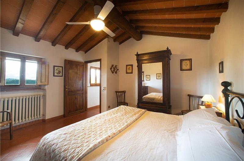 A selection of 2-3 bedroom apartments with shared pool near Florence, Sleeps 4-6