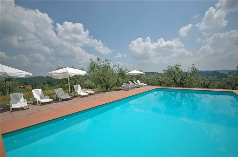 A selection of 2-3 bedroom apartments with shared pool near Florence, Sleeps 4-6