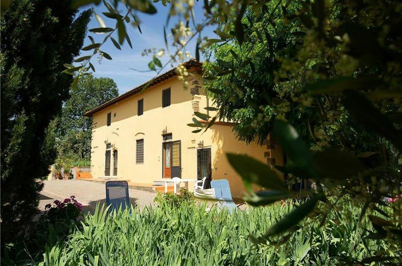A selection of 2-3 bedroom apartments with shared pool near Florence, Sleeps 4-6