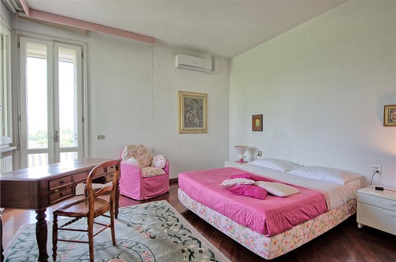 3 bedroom villa with pool and tennis court near Florence, sleeps 6