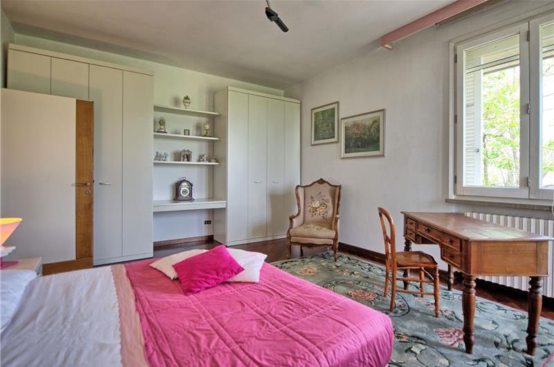 3 bedroom villa with pool and tennis court near Florence, sleeps 6