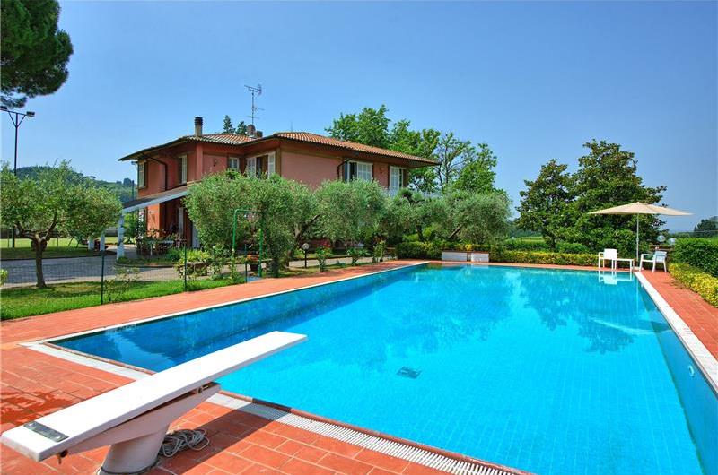 3 bedroom villa with pool and tennis court near Florence, sleeps 6