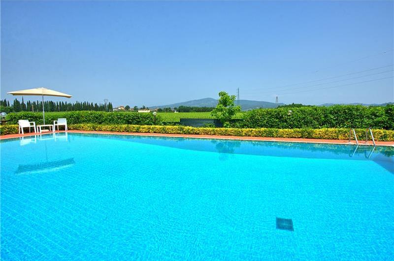 3 bedroom villa with pool and tennis court near Florence, sleeps 6