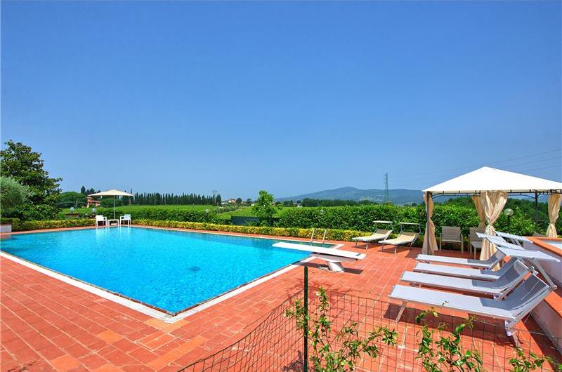 3 bedroom villa with pool and tennis court near Florence, sleeps 6